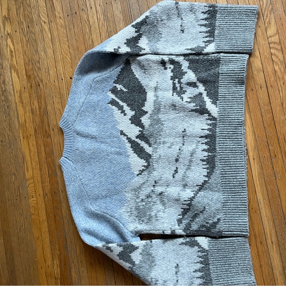 Abercrombie & Fitch Madeline Crew Mountain Sweater - Picture 6 of 7